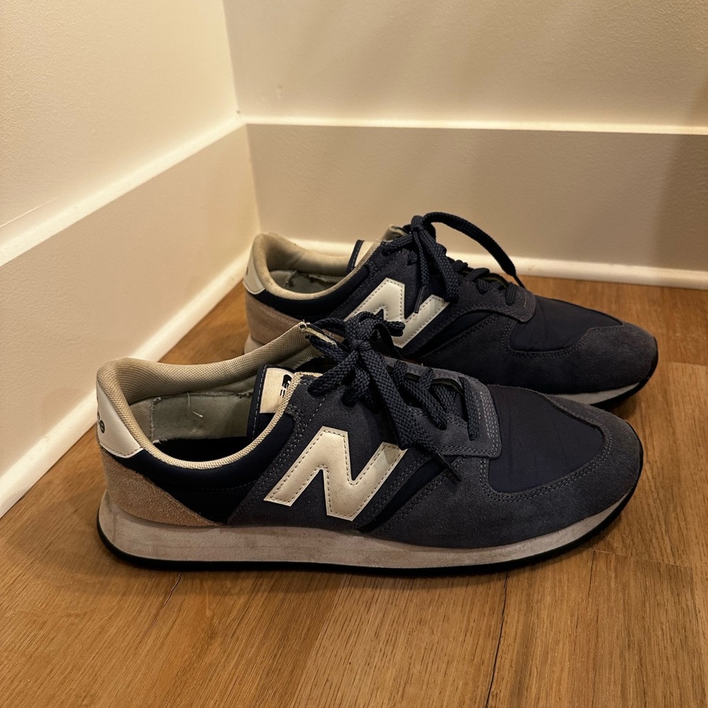 New balance tennis shoes